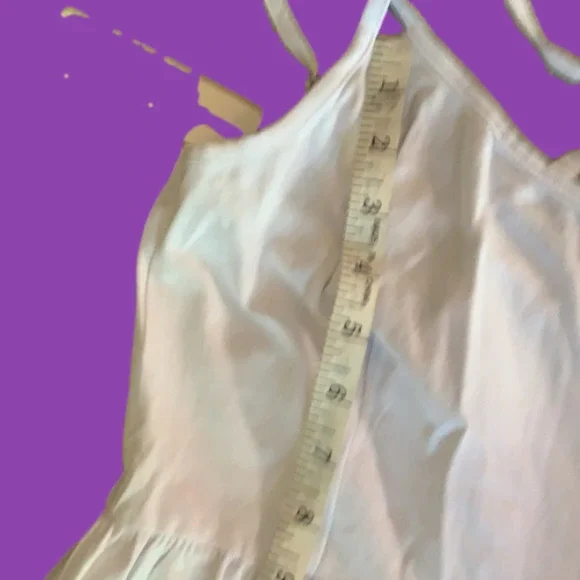 DRESSES - Picture 7 of 9